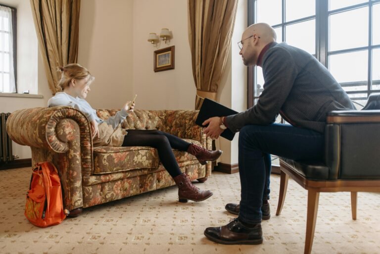 Client booking hypnotherapy session in Vancouver & Richmond